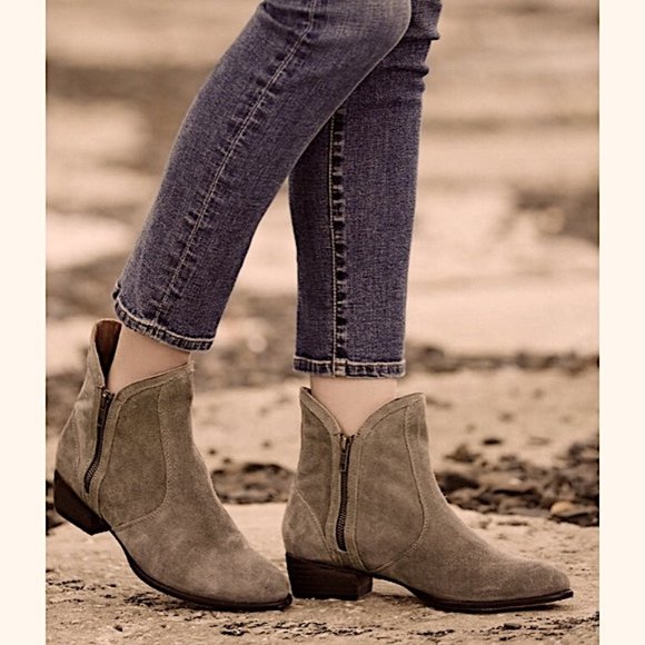 Anthropology Seychelles Shoes - Anthropology Seychelles Lucky Penny Taupe  8.5 NIB